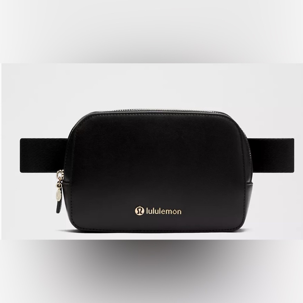 BNWT Lululemon Alternative Leather Black Pouch with Lululemon Bag